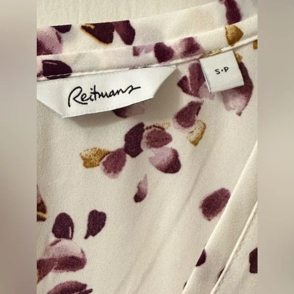 Reitmans White and Plum Floral Blouse - Picture 4 of 11